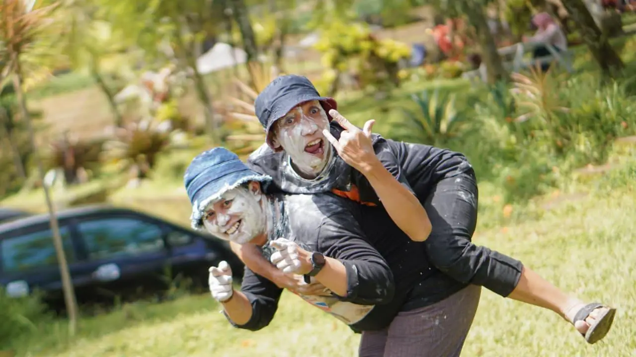 Peserta outbound team building seru-seruan di Kemuning